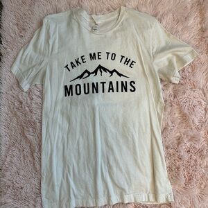 Boutique Women’s Mountain Lover Graphic T-Shirt